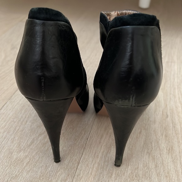BCBG Generation black suede and leather heel booties - size 6 - Picture 5 of 5